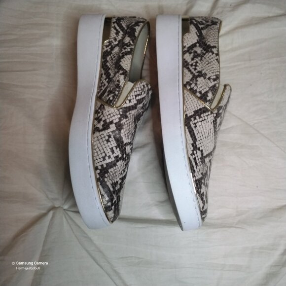 Guess Faux Snakeskin Slip-On Sneakers WOMENS Shoe Gold Trim Tan Brown GUC 8.5M - Picture 9 of 15